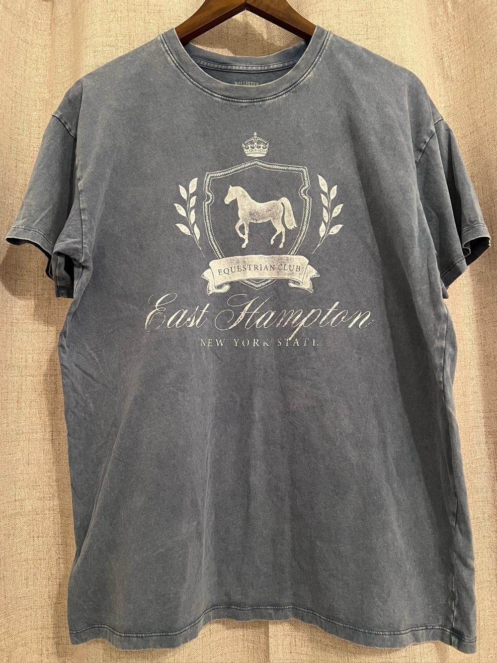 East Hampton New York State Equestrian Club Hollister T Shirt Medium